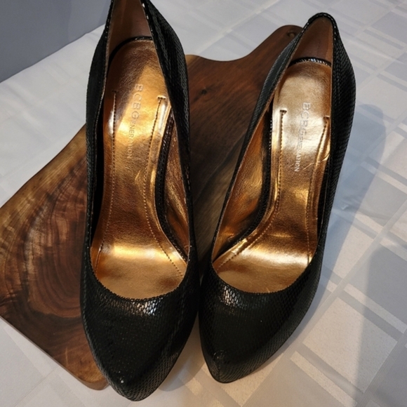 BCBG Suede Snakeskin Style Pumps - Picture 3 of 6